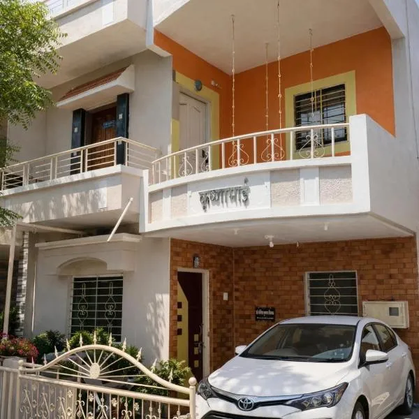 Peaceful Family Bungalow Near Mahalakshmi Temple，位于戈尔哈布尔的酒店