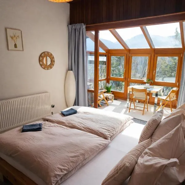 Mountain View Room mit sonnigem Wintergarten，位于Dietmannsdorf bei Trieben的酒店