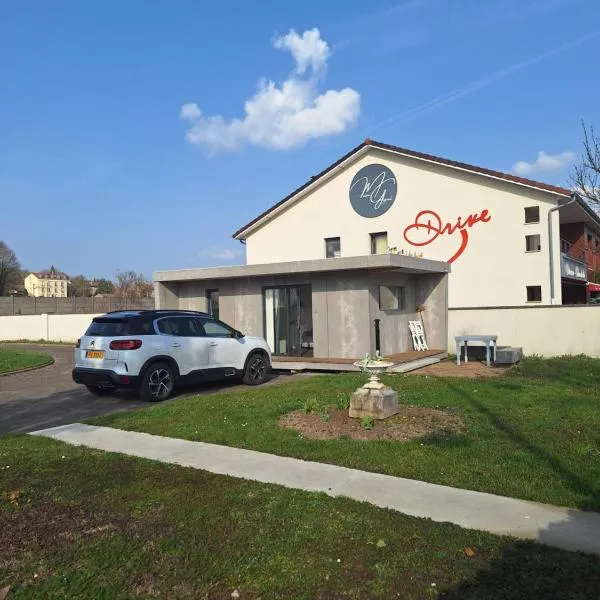 Maison studio, tiny house, parking privé, jardin，位于图勒的酒店