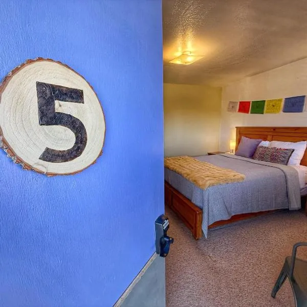 King Five Mokee Motel Pets OK Shared Kitchen，位于布拉夫的酒店