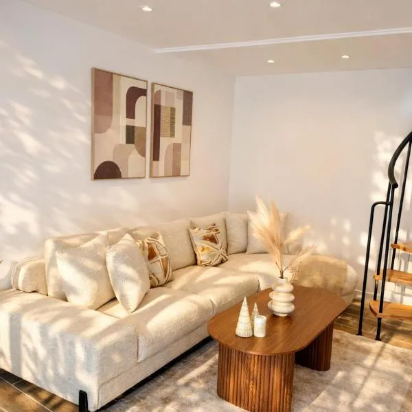 Cozy new home & garden - Close to Paris- Parking，位于弗朗孔维勒的酒店