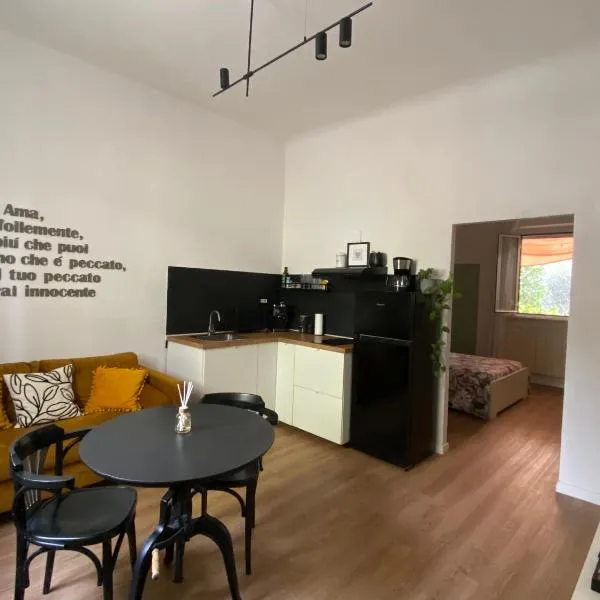 AMA HOMe, appartamento in centro con terrazza，位于安科纳的酒店