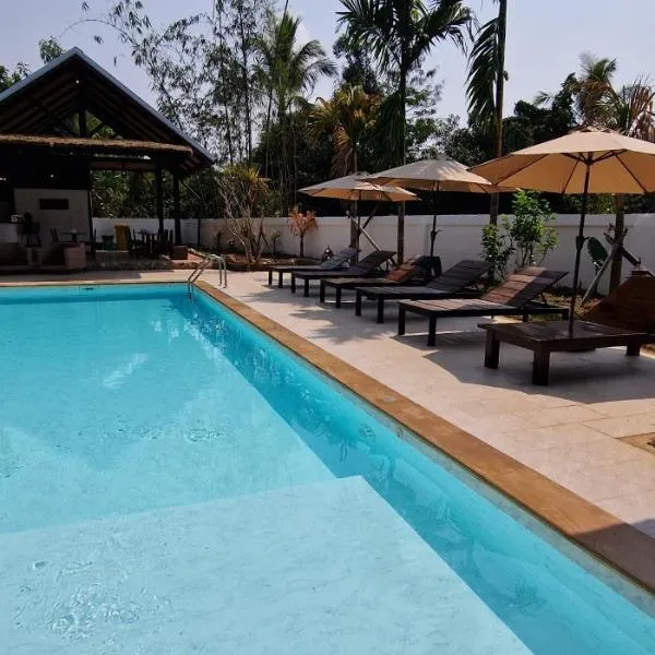 翠鸟房子旅馆，位于桑卡武里的酒店