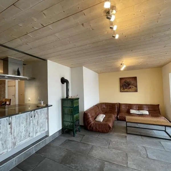 Renovated mountain farm with hot tub，位于Sonvilier的酒店