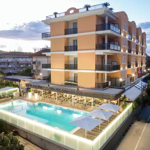 尹朋里亚酒店，位于圣贝内代托-德尔特龙托的酒店