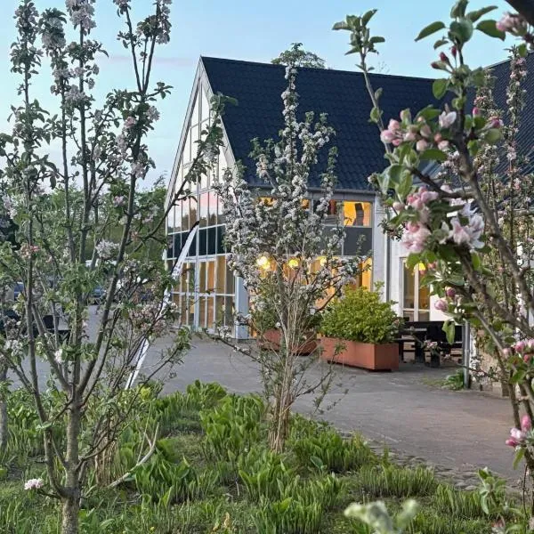 托朗格加德高尔夫公园&公寓式酒店，位于Funder Kirkeby的酒店