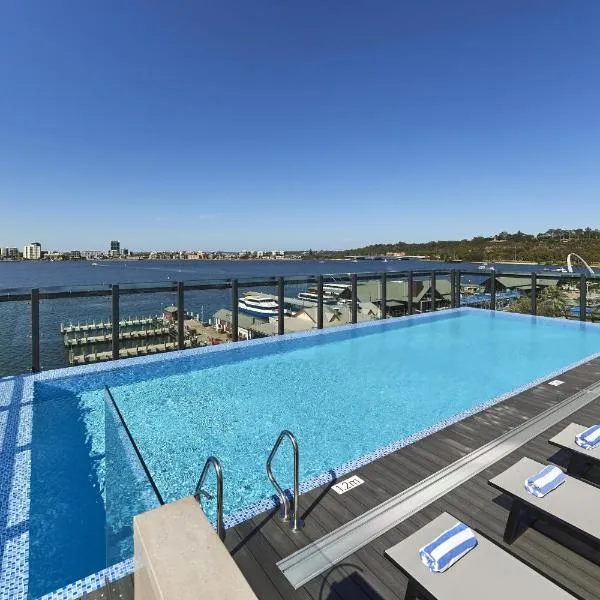 Doubletree By Hilton Perth Waterfront，位于珀斯的酒店