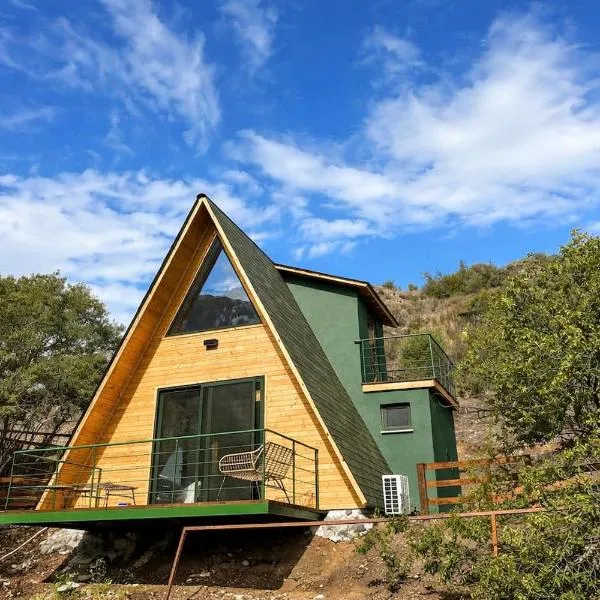 Warm Family Glamping Cabin with Kids Playground，位于Arakapas的酒店