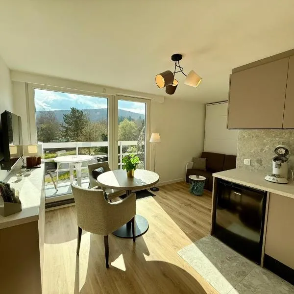Studio moderne avec balcon , centre Han-sur-Lesse ,5 min Grottes，位于罗什福尔的酒店