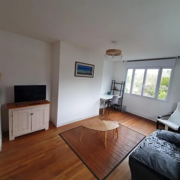 Appartement Les Glycines de Redon，位于雷东的酒店