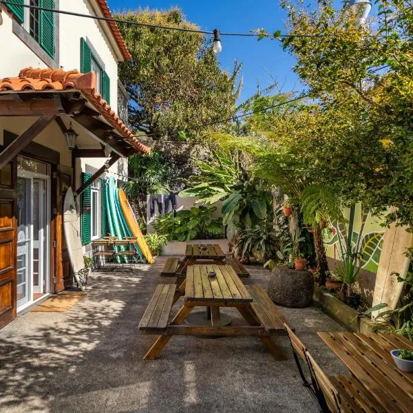 Jaca Hostel Porto da Cruz，位于克鲁什港的酒店