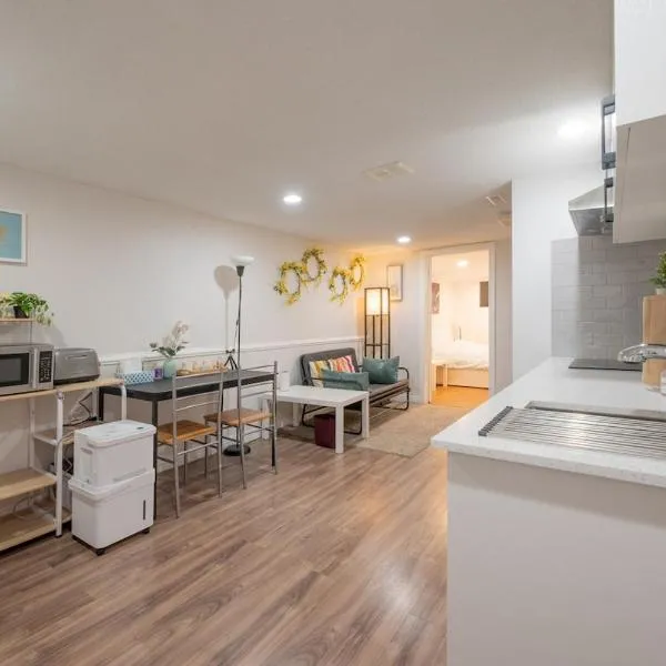 Comfy Private Basement- Scarborough，位于多伦多的酒店