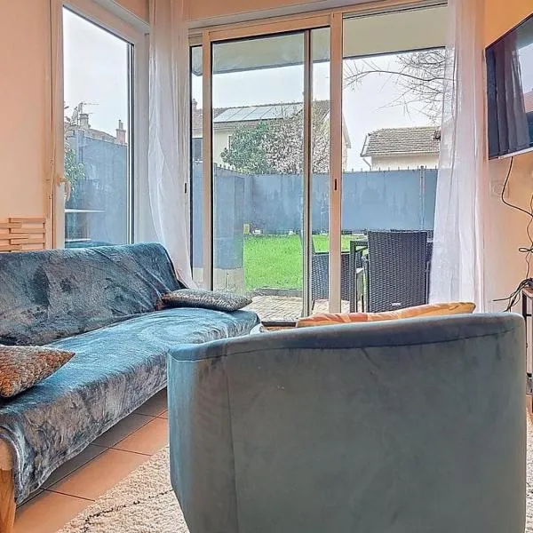 Le Faure - Appartement Centre ville et Jardin 2 personnes，位于瓦朗斯的酒店