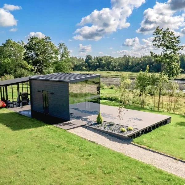 Pulli Country Club - Private Sauna & River View，位于派尔努的酒店