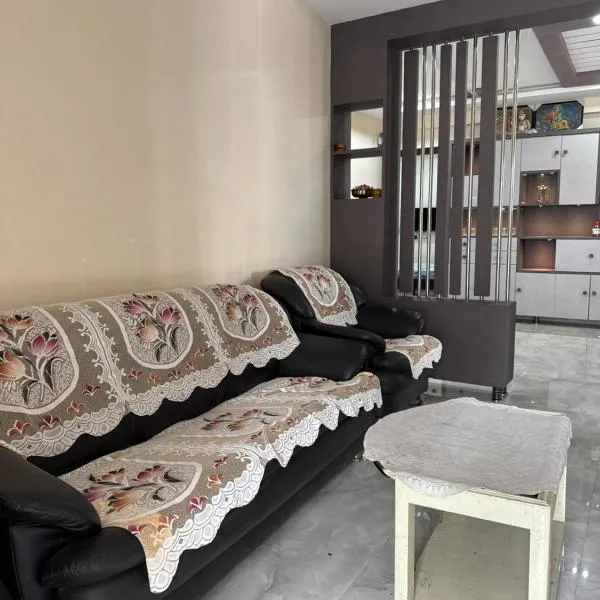Casa Satya Stays - Luxury 3 BHK Hill view, Spacious Family Stay，位于维沙卡帕特南的酒店