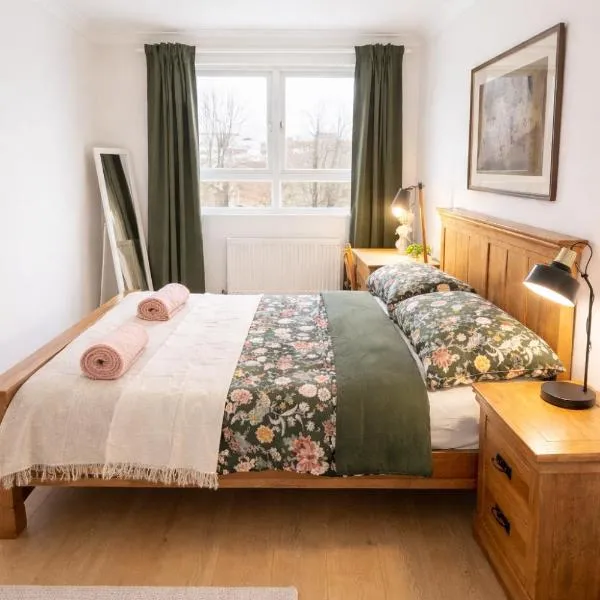 Cosy Double Room in Shared Flat，位于萨顿的酒店