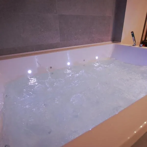 Vinatea Suites con jacuzzi privado en el centro de Morella，位于莫雷拉的酒店