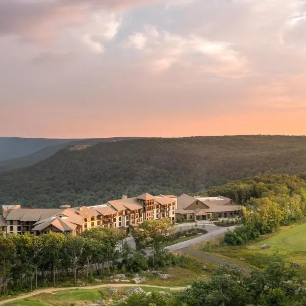 Cloudland at McLemore Resort Lookout Mountain, Curio by Hilton，位于Rising Fawn的酒店