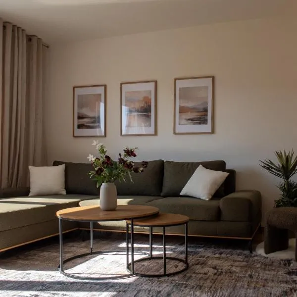 The Elegant Hideaway，位于Šurany的酒店