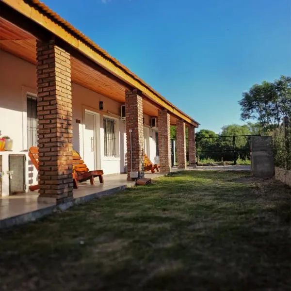 Departamentos Los Árboles，位于圣弗朗西斯科德尔蒙特蒙奥罗的酒店