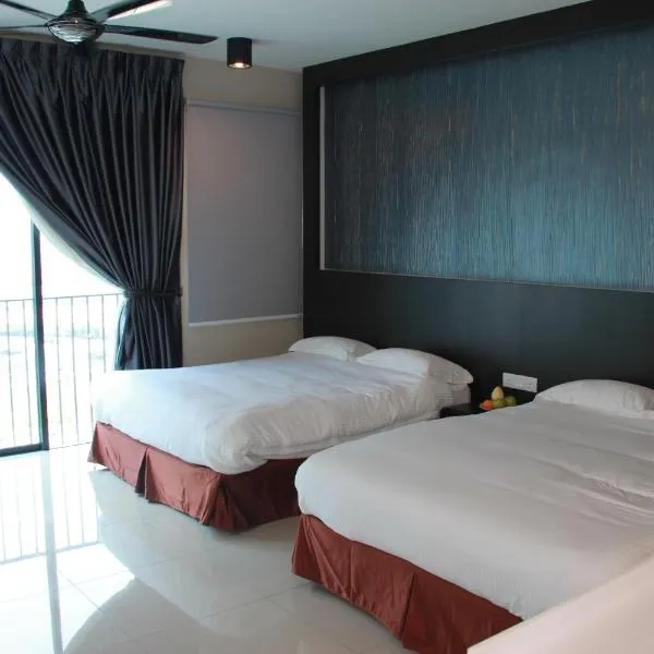 实达酒店套房服务公寓，位于实达阿南的酒店