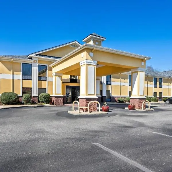 Quality Inn Alexander City，位于亚历山大城的酒店