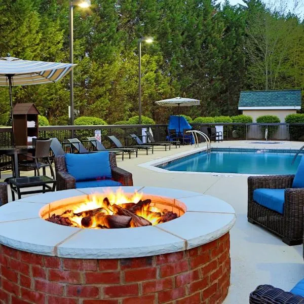 阿什维尔-I-26汉普顿旅馆及套房酒店，位于弗莱彻的酒店