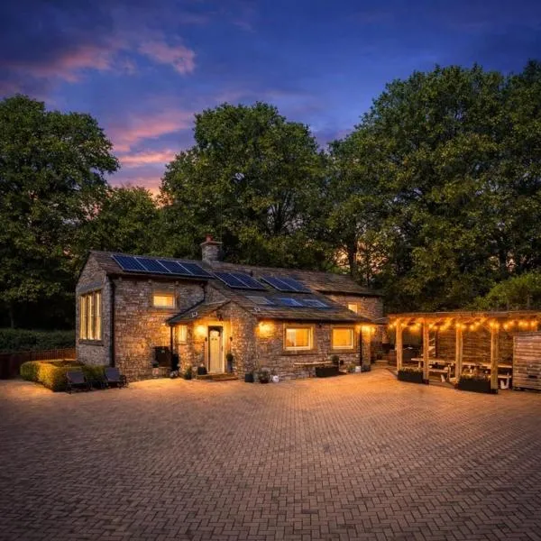 Farm house - Sleeps 16 - Hot Tub - Pet Friendly，位于斯基普顿的酒店