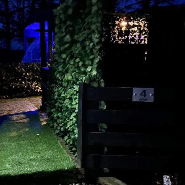 Glamping Domes，位于Articlave的酒店