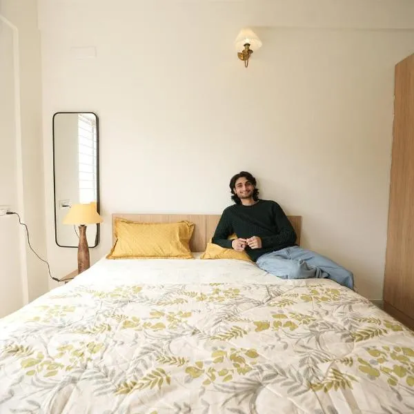 HomeSlice Sarjapur - Balcony Rooms，位于班加罗尔的酒店