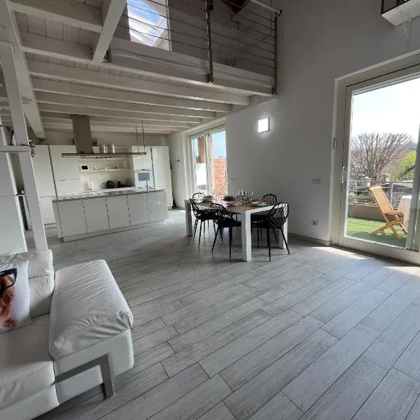 Charme Lake Loft，位于伊斯普拉的酒店