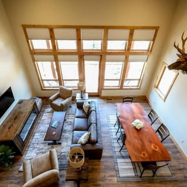Eagle Bend Townhome w King Suites & Amazing Views，位于比格福克的酒店