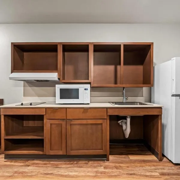 WoodSpring Suites Orlando East UCF，位于奥兰多的酒店