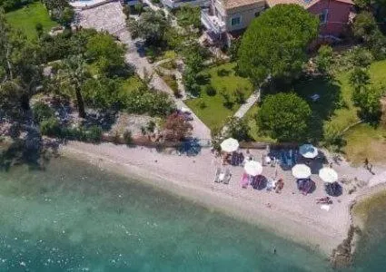 Palmyra Beachfront Studios，位于奈德里的酒店