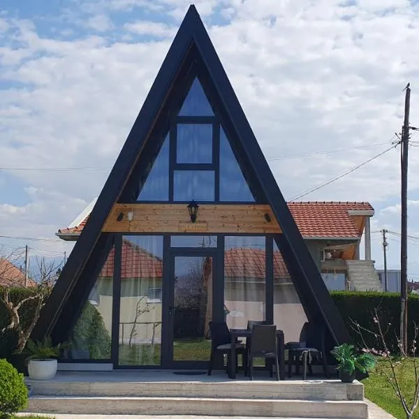 Cozzy LUX apartment near the Airport Podgorica,位于Lajkovići的酒店