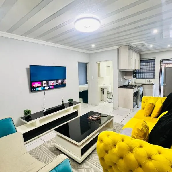 Modern Luxury affordable one Bedroom，位于范德拜尔帕克的酒店