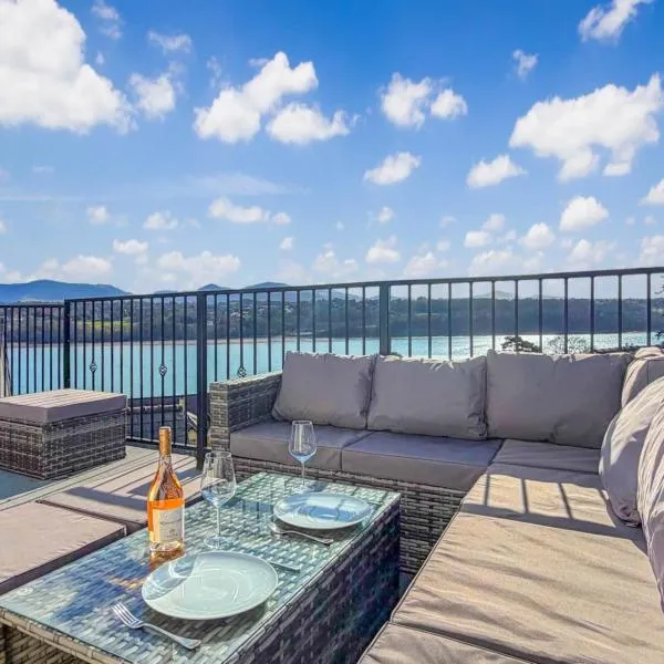 Brynteg Cottage | Sea Views | Hot Tub，位于梅奈布里奇的酒店