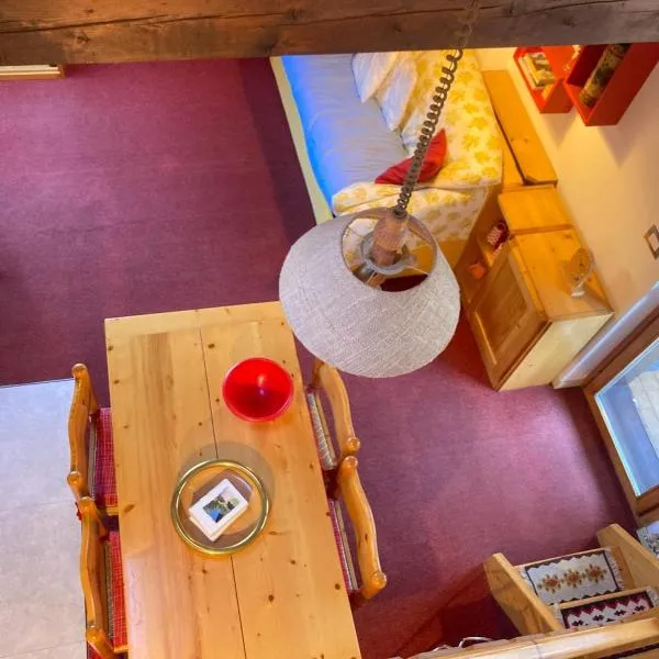 Mansarda stile cottage nel cuore delle Dolomiti，位于莫埃纳的酒店