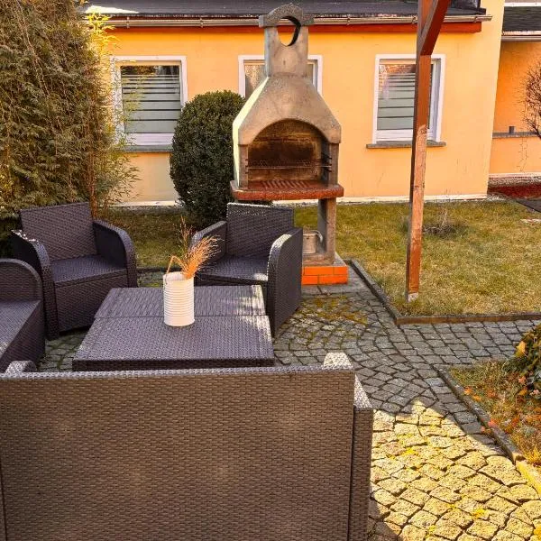 Ferienwohnung Am Schleizer Dreieck，位于施莱茨的酒店