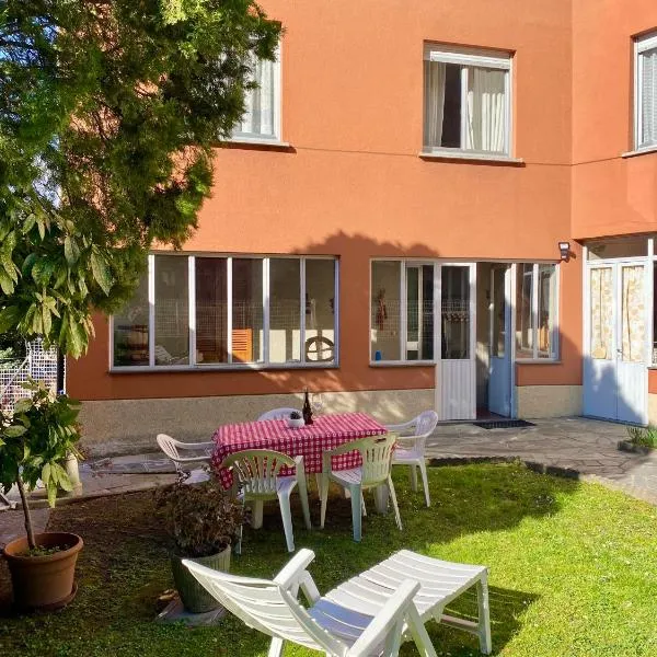 CASA QUANZITO -Casa intera con giardino e parcheggio privato, ideale per famiglie，位于德尔维奥的酒店