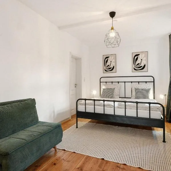LubuNest l Altstadtwohnung am Blühenden Barock，位于路德维希堡的酒店