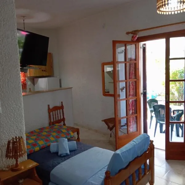 Akrata Golden Beach House，位于Aíyira的酒店
