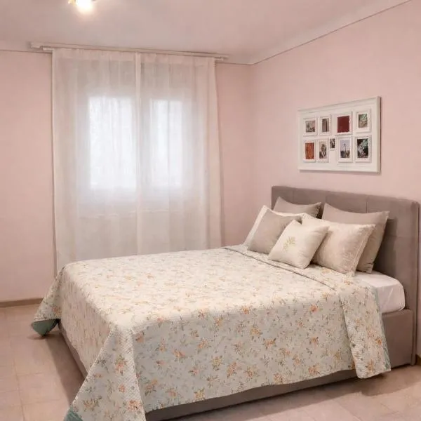 Casa Rosa - monolocale con giardino e posto auto，位于莱万托的酒店