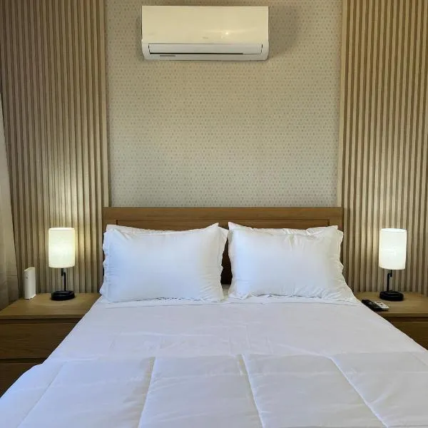Modern 3BR Apartment with Resort-Style Amenities，位于圣地亚哥洛斯卡巴的酒店