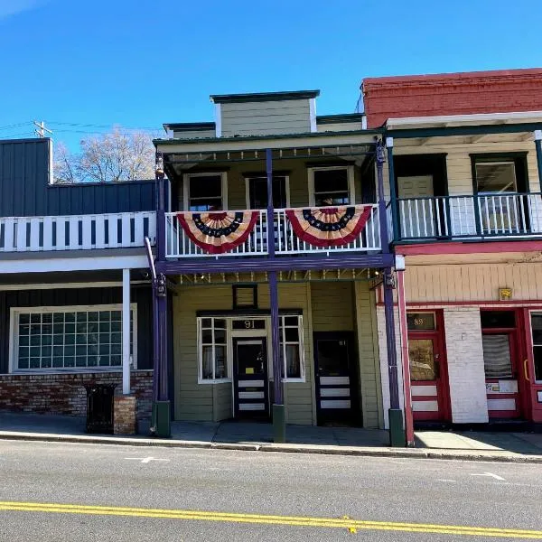 Historic Washington St Balcony，位于索诺拉的酒店