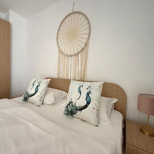 Fly Airport Residences & Therme-SELF CHECK-IN，位于奥托佩尼的酒店