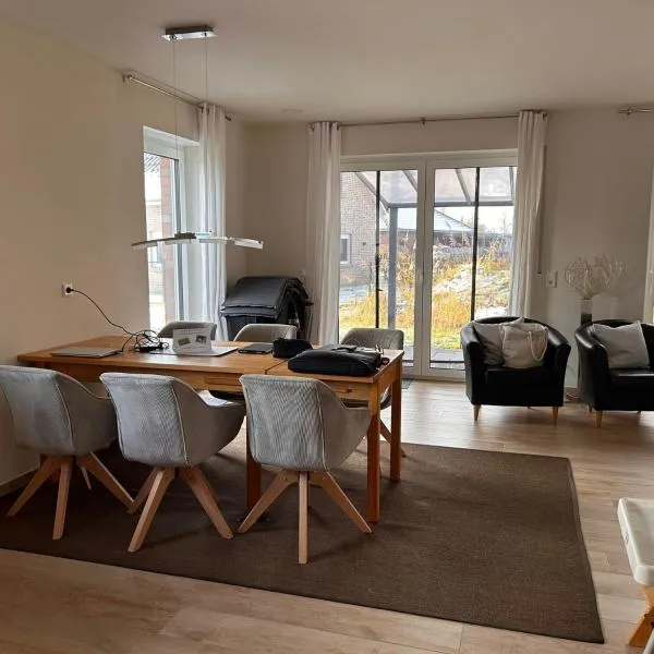 Ferienhaus am See für Paare, Familien, nordseenah, Feriennest am Wangermeer，位于旺格兰的酒店