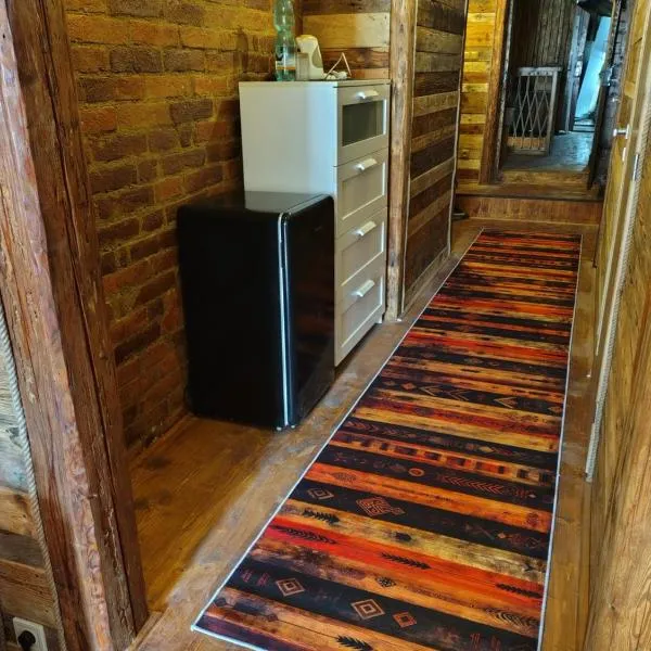 Podkrovní wellness apartmán blízko centra，位于博斯科维采的酒店