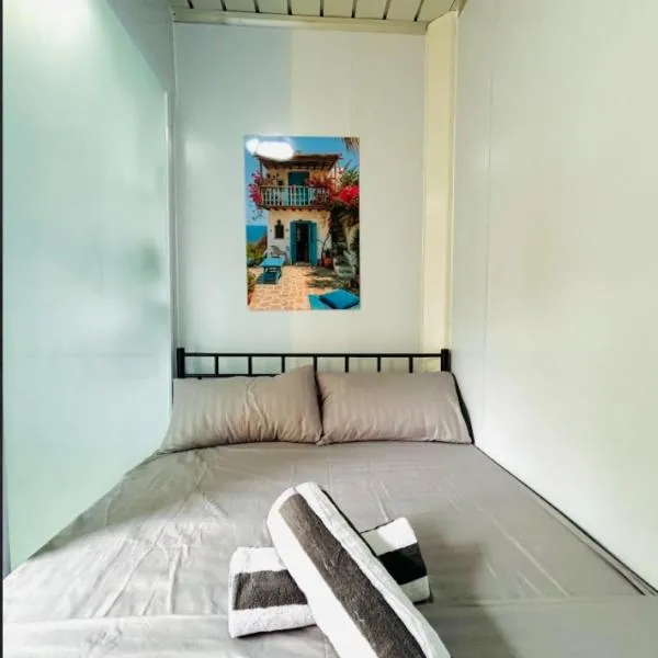 RedDoorz Plus at Tandikan Suites El Nido Caalan，位于爱妮岛的酒店
