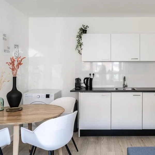 Spacious Family Stay Eindhoven, Garden & Kitchen，位于埃因霍温的酒店